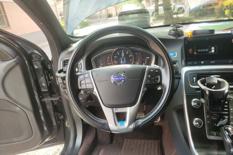 Used Volvo V60 2014 T5 Personalized Sport Edition Steering Wheel