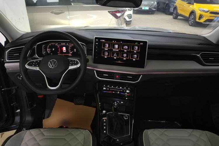 Used Volkswagen Tayron 2023 280TSI Two-Wheel-Drive Luxury Plus Advanced Version Center Console