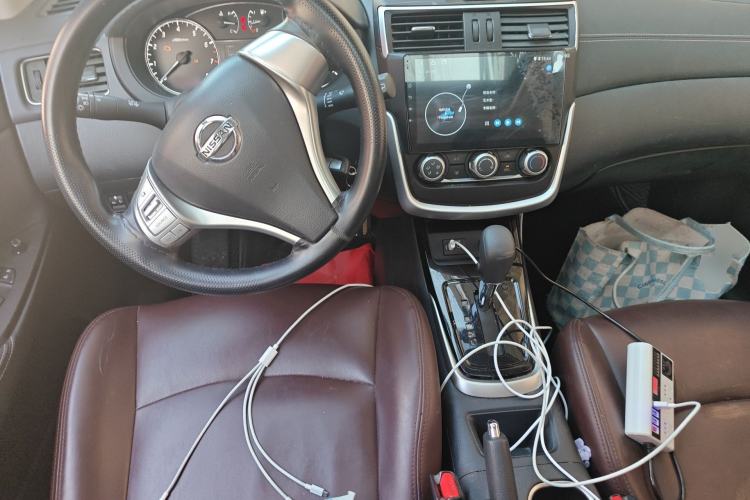 Used Nissan Tiida 2023 1.6L CVT Cool Dynamic Edition Center Console