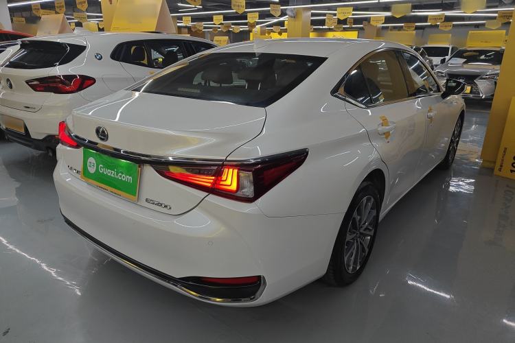 Used Lexus ES 2023 200 Excellence Edition
