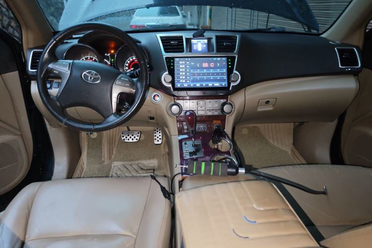 Used Toyota Highlander 2011 2.7L Two-Wheel Drive 7-Seater Luxury Edition
