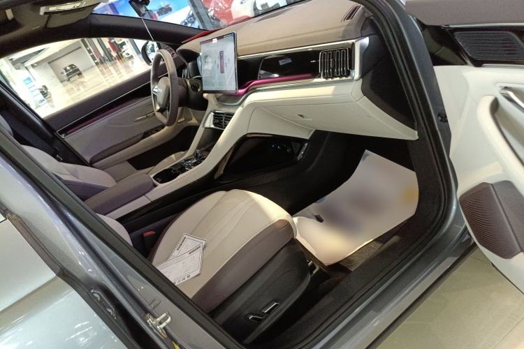 Used BYD Song PLUS New Energy 2025 DM-i Smart Drive 112KM Prestige Model Right Front Seat