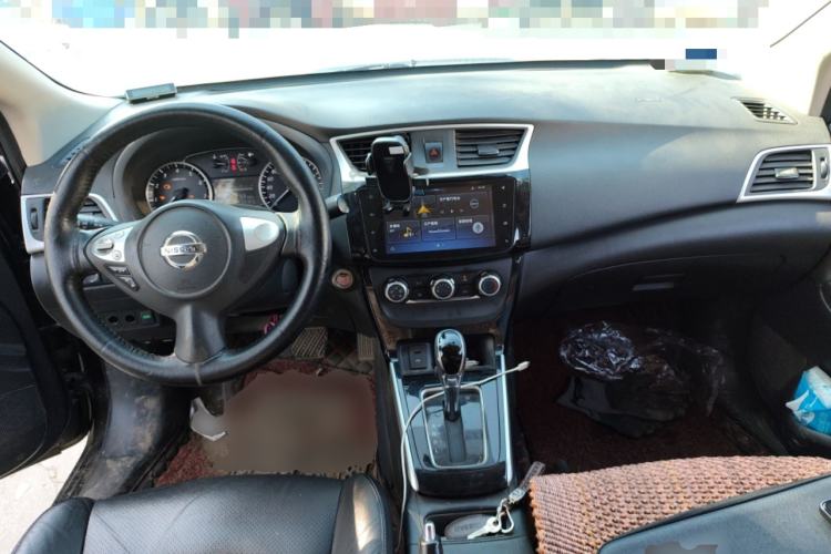 Used Nissan Sylphy 2019 1.6XV CVT Smart Connect Luxury Edition China VI Standard Center Console