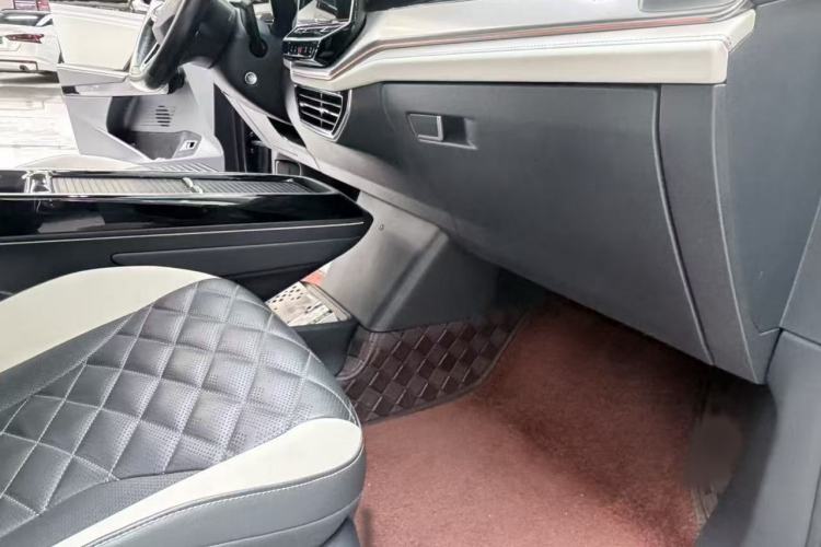 Used Volkswagen ID.6 CROZZ 2021 Long-Range PURE+ Edition Interior 4