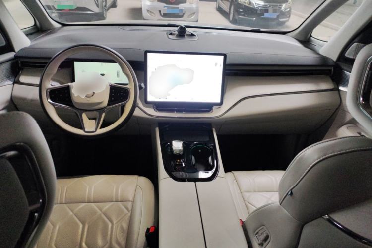 Used Volvo EM90 2025 Ultra Six-Seater