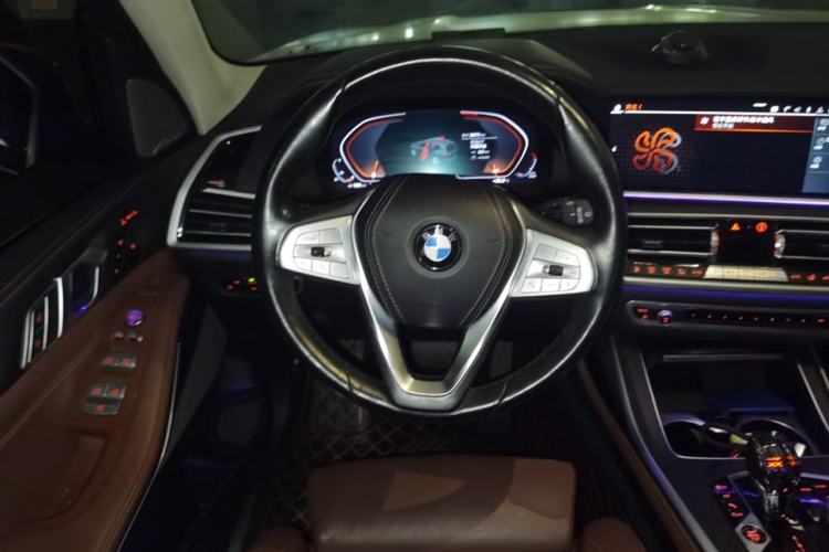 Used BMW X7 2021 xDrive40i Luxury Package with Leading Features
