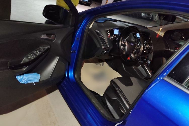 Used Ford Focus 2012 Hatchback 2.0L Automatic Luxury Sport Model
