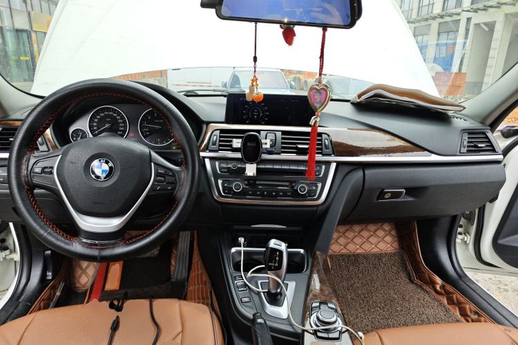 Used BMW 3 Series 2013 Facelifted 320Li Luxury Design Package Center Console