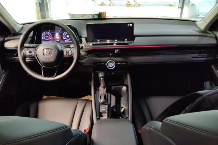 Used Honda Accord 2025 Sport Series 260TURBO Luxury Edition Center Console