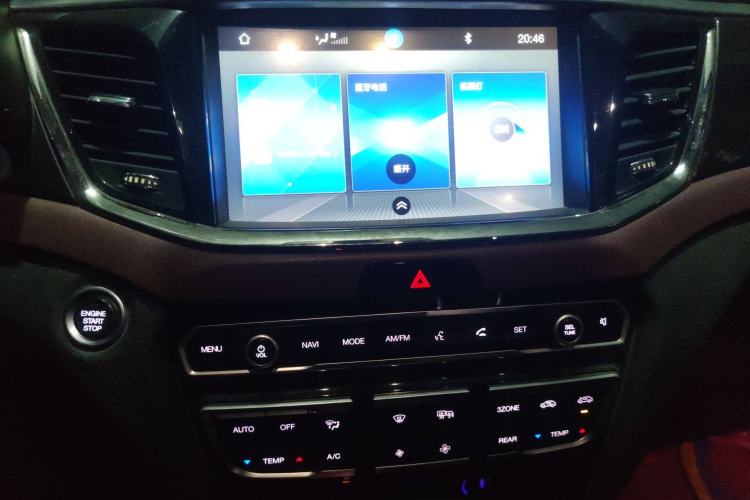 Used GAC Trumpchi GS8 2017 320T Two-Wheel Drive Luxury Smart Connectivity Version (7 Seats) Audio And AC Panel