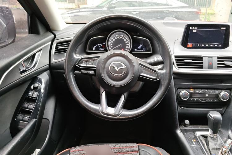 Used Mazda 3 Axela 2017 Sedan 1.5L Automatic Luxury Model Emission Standard China V Steering Wheel