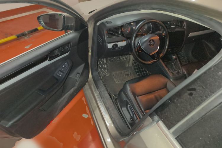 Used Volkswagen Sagitar 2015 1.6L Automatic Comfort Model Driver Seat