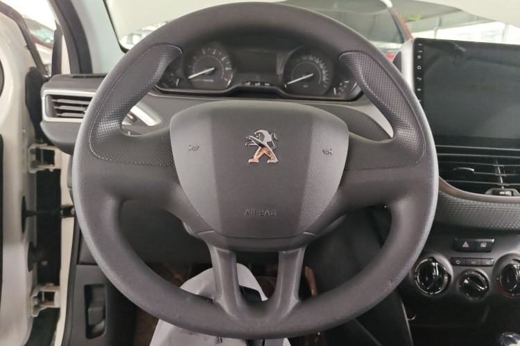 Used Peugeot 2008 2015 1.6L Automatic Playcool Edition Steering Wheel