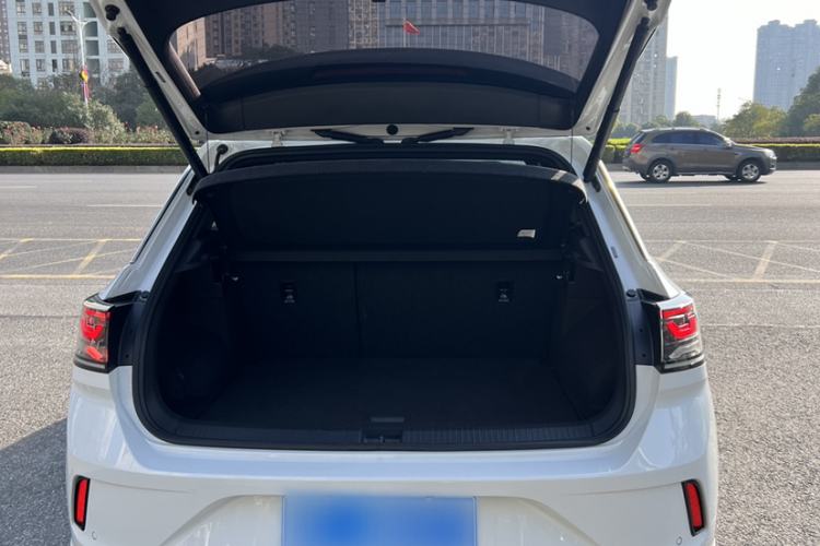 Used Volkswagen T-ROC 2024 300TSI DSG Two-Wheel-Drive Chen Guang Edition
