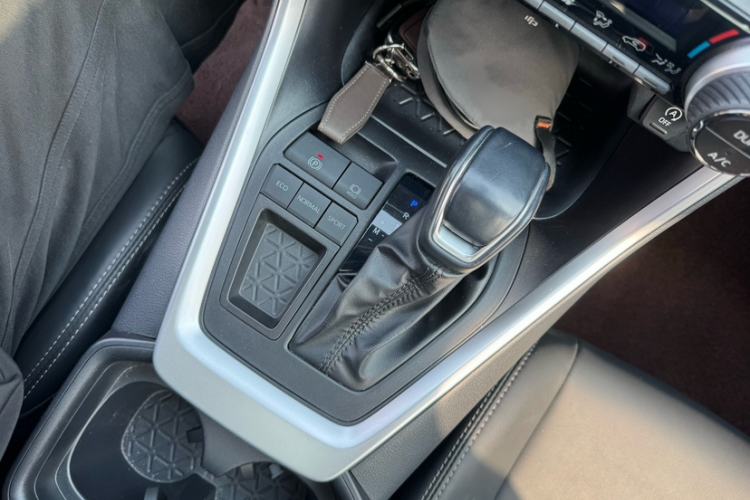 Used Toyota Wildlander 2023 2.0L CVT Two-Wheel Drive Urban Edition Gear Lever