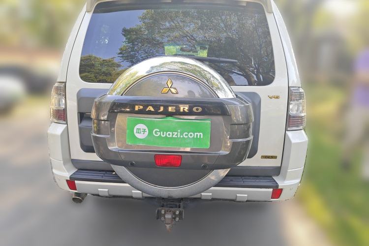 Used Mitsubishi Pajero 2015 3.0L Automatic Elite Plus Version China V Standard Exterior 4