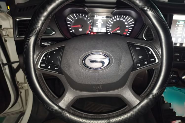 Used GAC Trumpchi GS4 2017 235T Automatic Two-Wheel Drive Luxury Smart Connectivity Version Steering Wheel