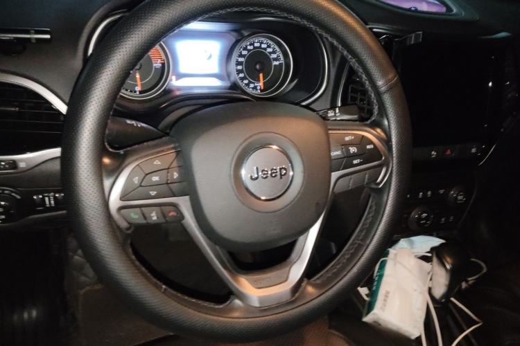 Used Jeep Cherokee 2020 2.0T Two-Wheel Drive Leading Edition
