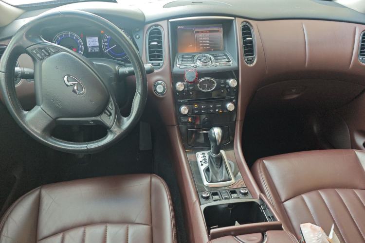 Used Infiniti QX50 2013 2.5L Two-Wheel-Drive Elegant Edition
