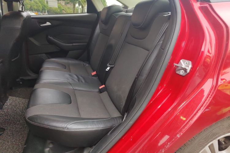 Used Ford Focus 2012 Sedan 1.6L Automatic Fashion Edition