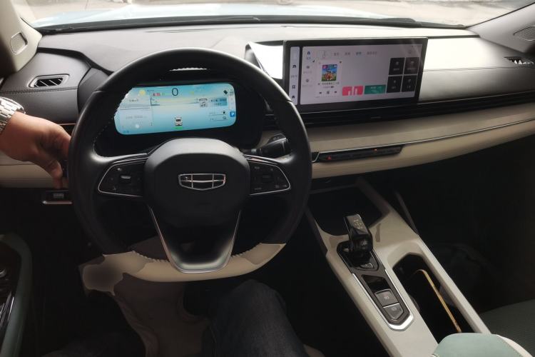 Used Geely Auto Emgrand L HiP 2022 1.5TD-DHT Pro 100KM Super Rui Center Console