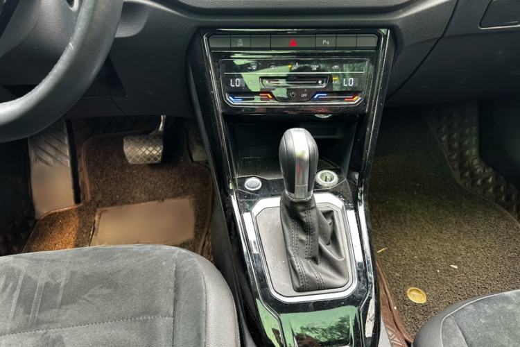 Used Volkswagen T-ROC 2020 280TSI DSG Two-Wheel-Drive Luxury Version Gear Lever