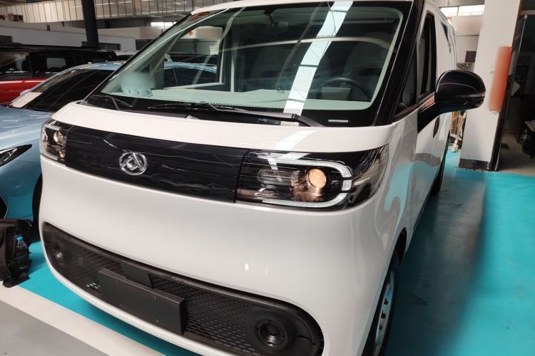 Used SAIC MAXUS Dana V1 2024 V1 Short Wheelbase Low-Roof Multi-Function Version (51 kWh)