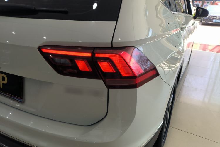 Used Volkswagen Tiguan L 2023 Revised Version 330TSI Automatic Two-Wheel Drive Smart Enjoyment Edition Right Rear Taillight