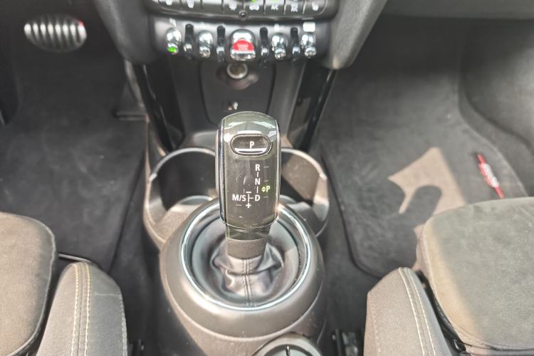 Used MINI MINI 2018 1.5T COOPER Racing Driver
