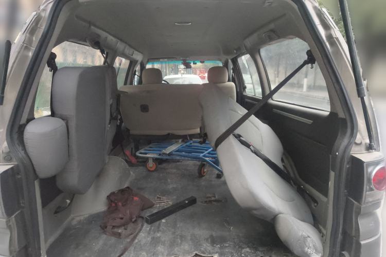 Used FORTHING Lingzhi 2016 M3L 1.6L 7-Seater Standard Model Trunk