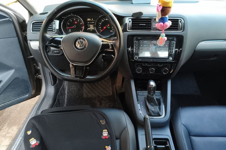 Used Volkswagen Sagitar 2015 1.6L Automatic Comfort Model
