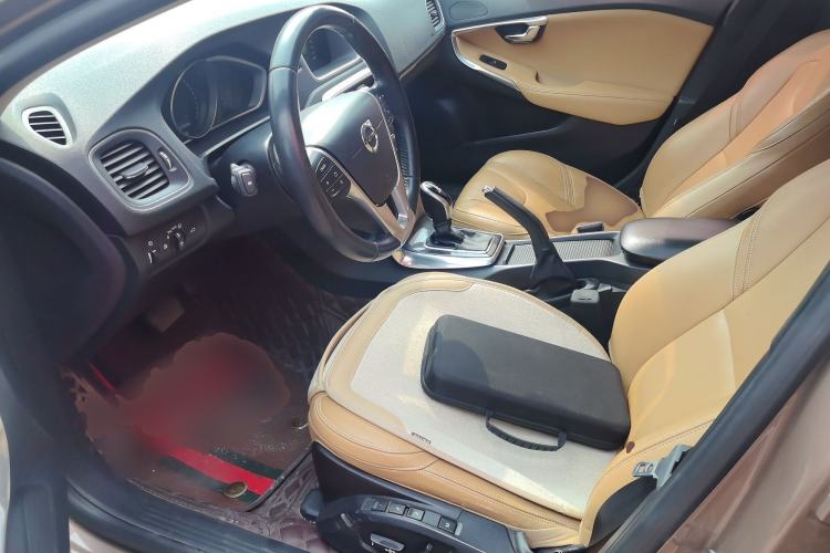 Used Volvo V40 2016 T3 Zhiyi Edition
