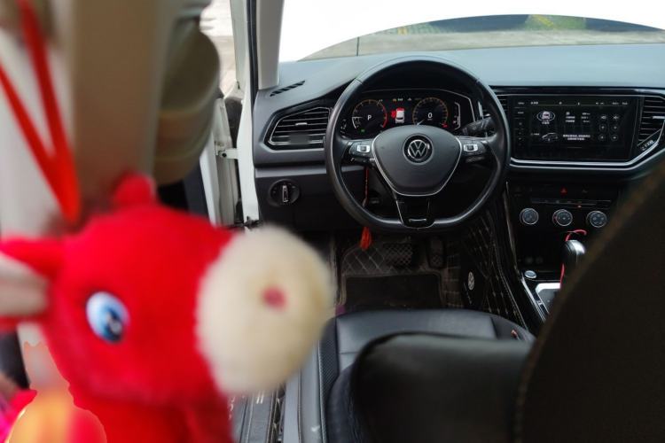 Used Volkswagen T-ROC 2022 280TSI DSG Two-Wheel Drive Comfort PLUS Steering Wheel