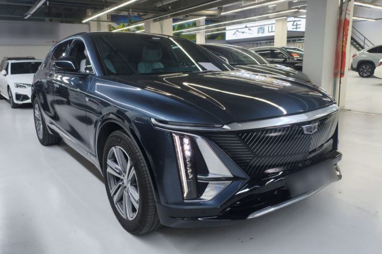 Used Cadillac LYRIQ 2024 Rear-Drive Standard Range Luxury Edition Front Right 45 Deg