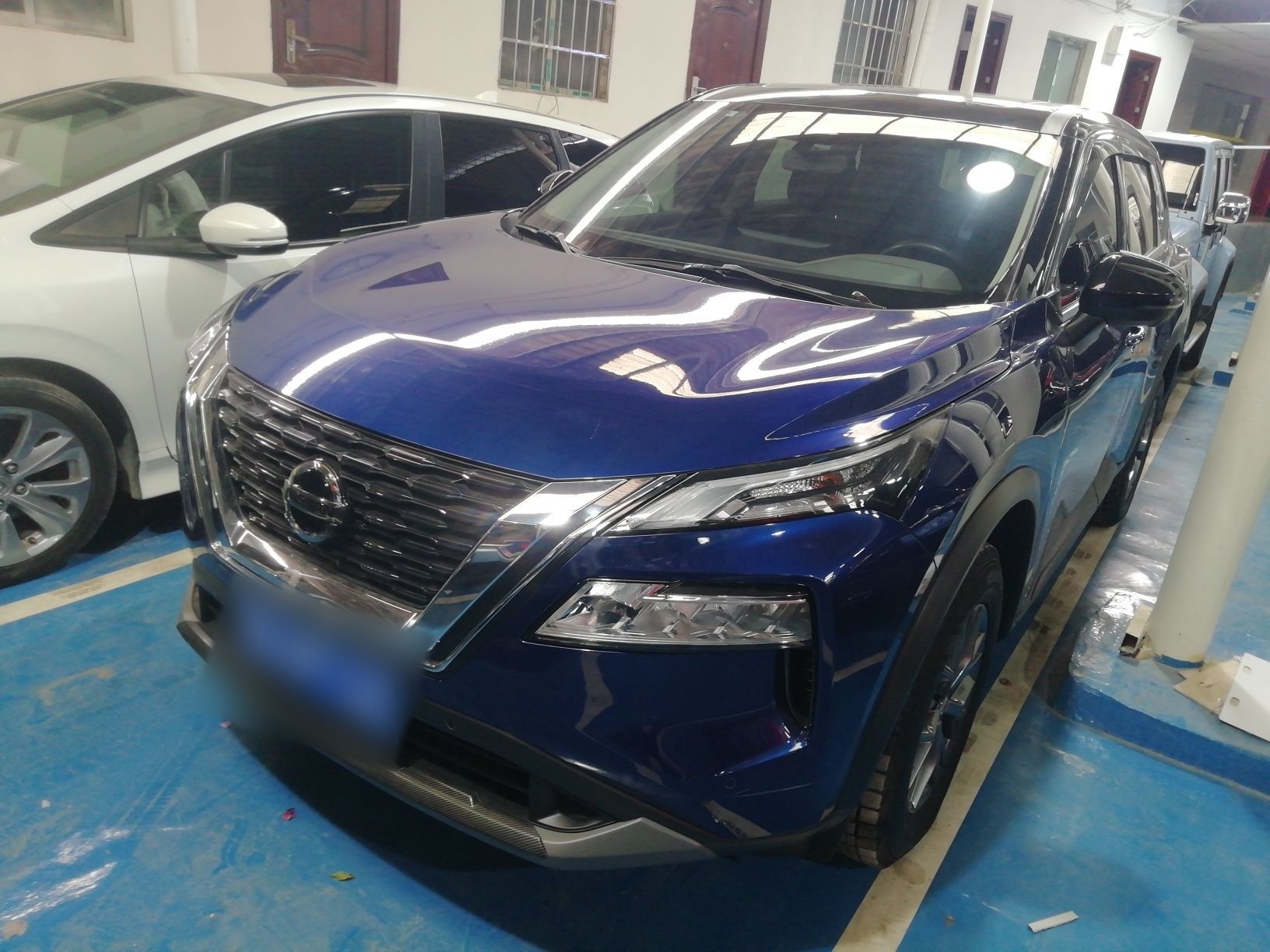 Под передней частью автомобиля