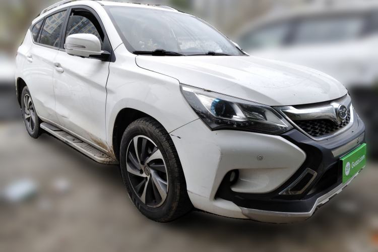 Used BYD Song 2016 1.5TI Manual Luxury Model Front Right 45 Deg