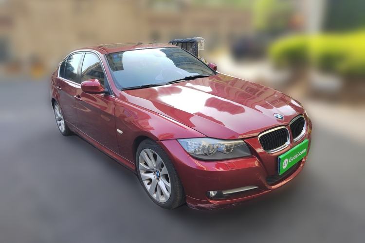 Used BMW 3 Series 2010 320i Luxury Model Front Right 45 Deg