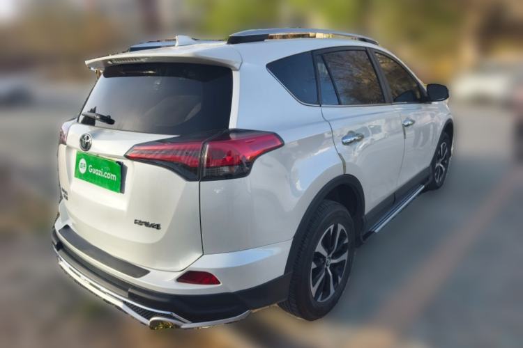 Used Toyota RAV4 2019 2.0L CVT Two-Wheel Drive Luxury Version China VI Standard
