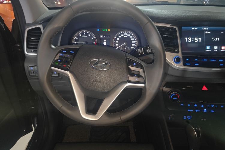 Used Hyundai Tucson 2018 1.6T Dual-Clutch Two-Wheel Drive 15th Anniversary Special Edition Steering Wheel