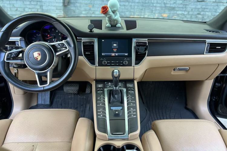 Used Porsche Macan 2017 Macan 2.0T Interior 2