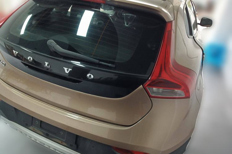 Used Volvo V40 2014 Cross Country 2.0T Zhiyi Edition Rear Right 45 Deg