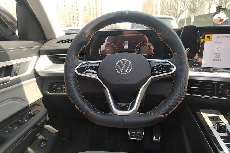 Used Volkswagen Tavendor 2024 380TSI All-Wheel-Drive R-Line Cruise Premium Edition Steering Wheel