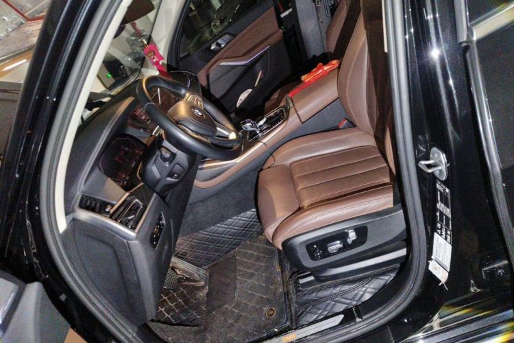 Used BMW X7 2022 xDrive40i Luxury Package with Leading Features