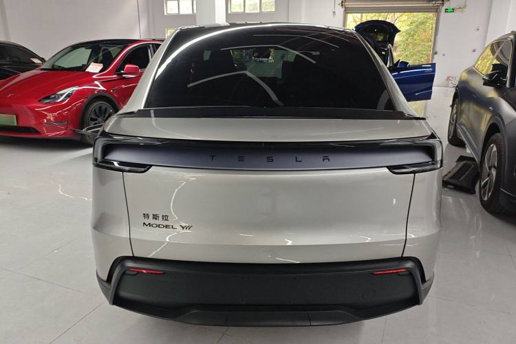 Used Tesla Model Y L 2025 Model Long-Range All-Wheel-Drive Version
