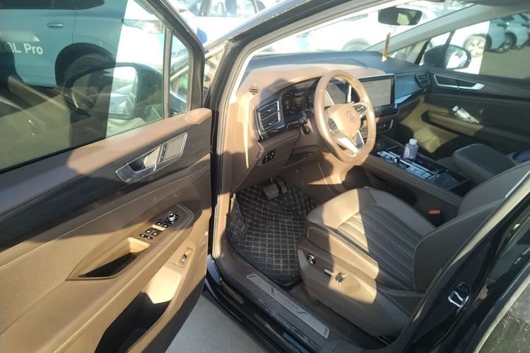 Used Volkswagen Viloran 2024 330TSI Luxury Edition
