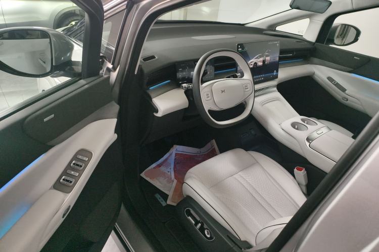 Used XPeng X9 2025 650 Long-Range Max Driver Seat