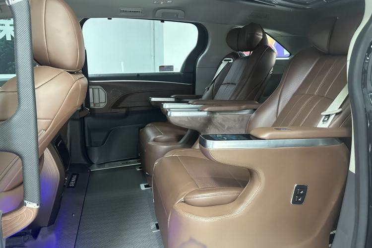 Used Toyota SIENNA 2023 2.5L Hybrid Comfort Edition