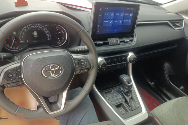 Used Toyota RAV4 2022 2.0L CVT 4x4 Style Plus Edition Center Console