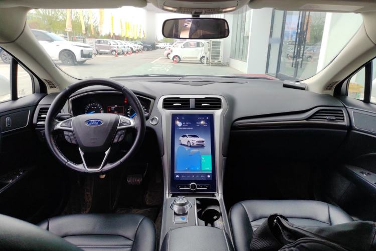 Used Ford Mondeo 2020 EcoBoost 180 Stylish Model Center Console