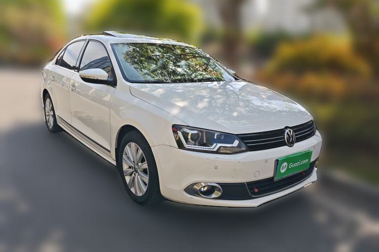 Used Volkswagen Sagitar 2014 Revised Version 1.4TSI Manual Luxury Edition Front Right 45 Deg